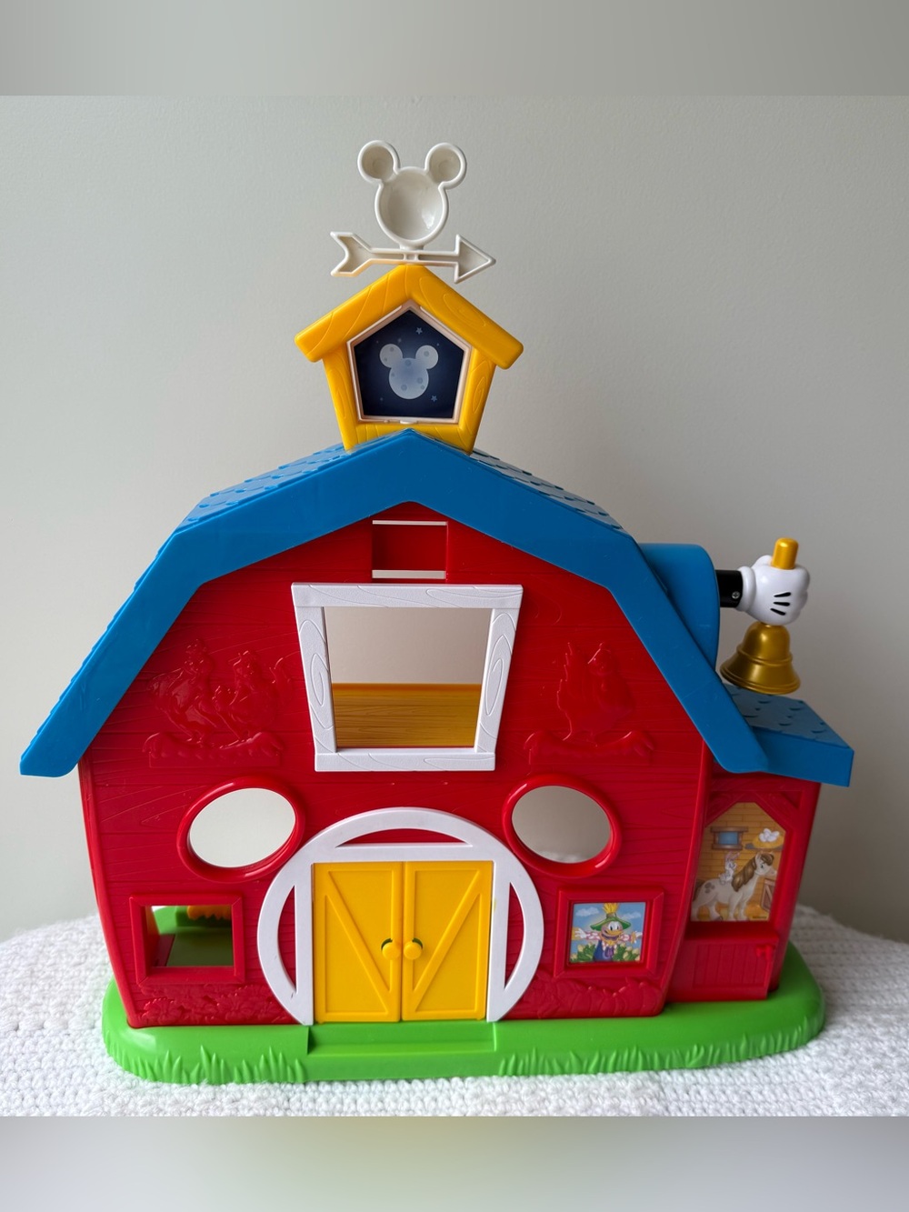 Disney Junior Mickey Mouse Barnyard Fun Playset - Picture 11 of 12